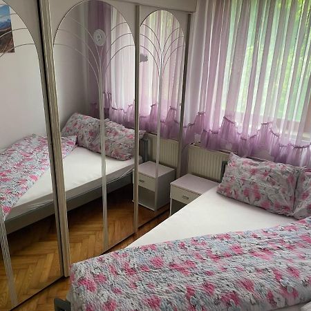 Slatka Sobica Za Dvoje Sa Upotrebom Zajednicke Kuhinje I Kupaonice Zagreb Eksteriør billede